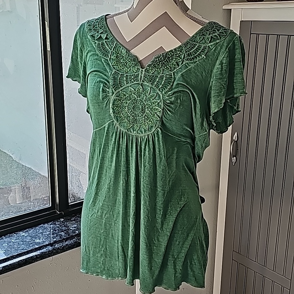 One World green top size small